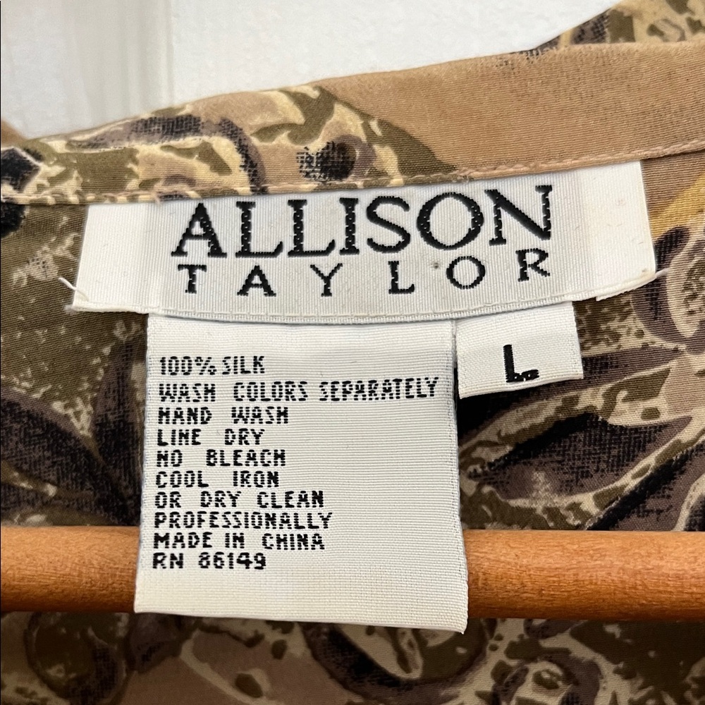 Allison Taylor 100% Silk Button Down Shirt Size Large - Picture 4 of 5